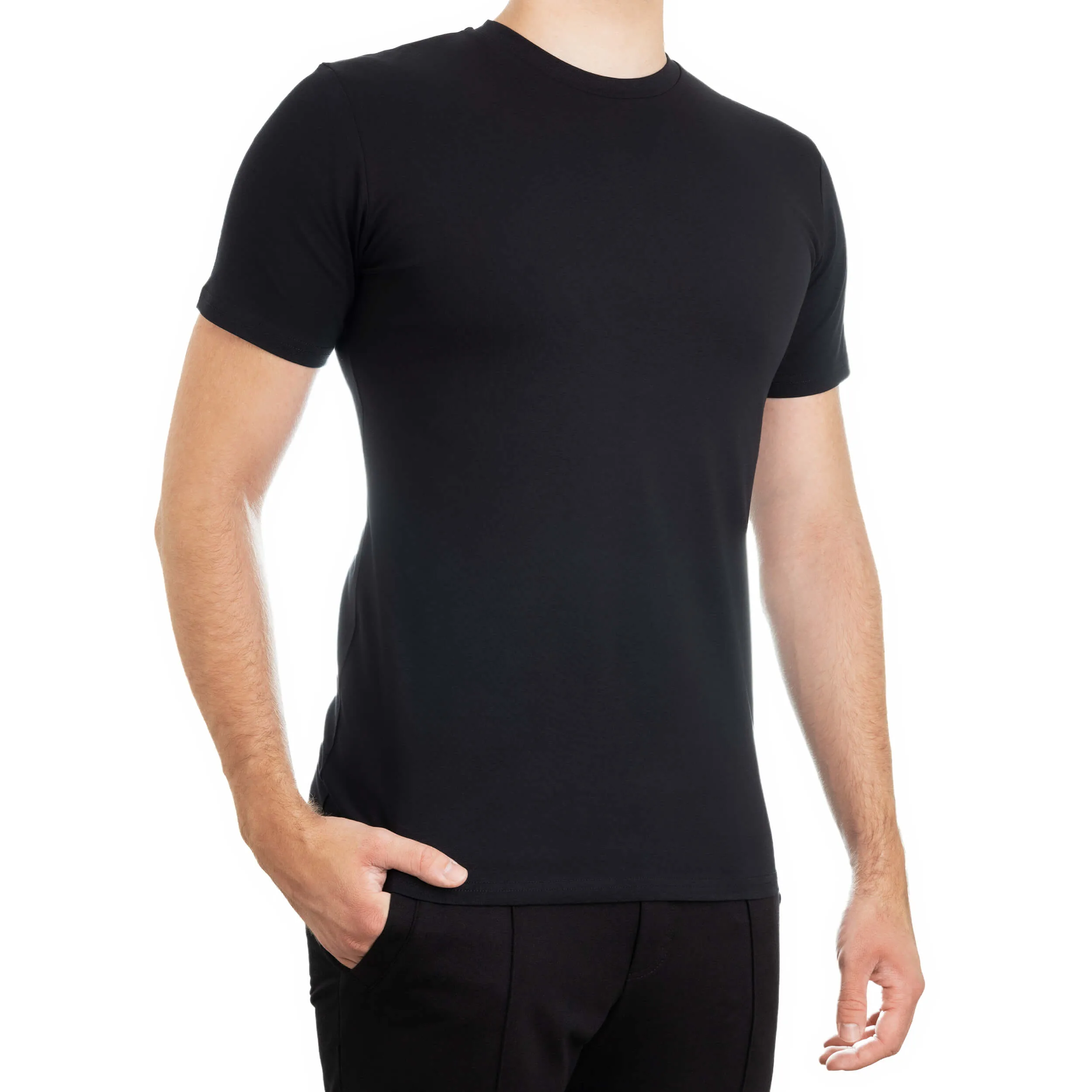 Zdjęcia/fotografie produktowe odzieży sportowej 5 fotografia-odziezy-packshot-z-modelem-tshirt-czarny-w-studio
