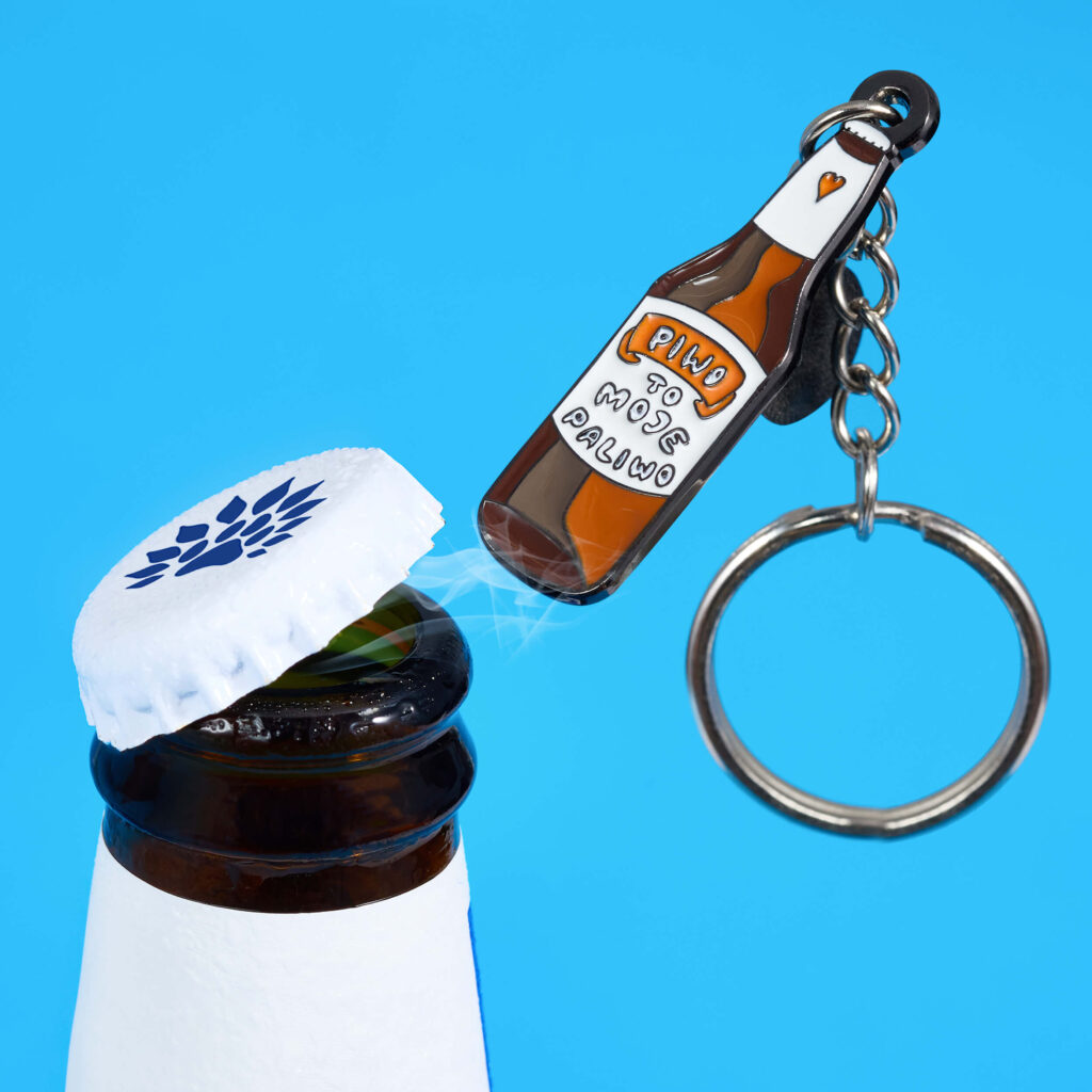 fotografia reklamowa aranżacja brelok piwo