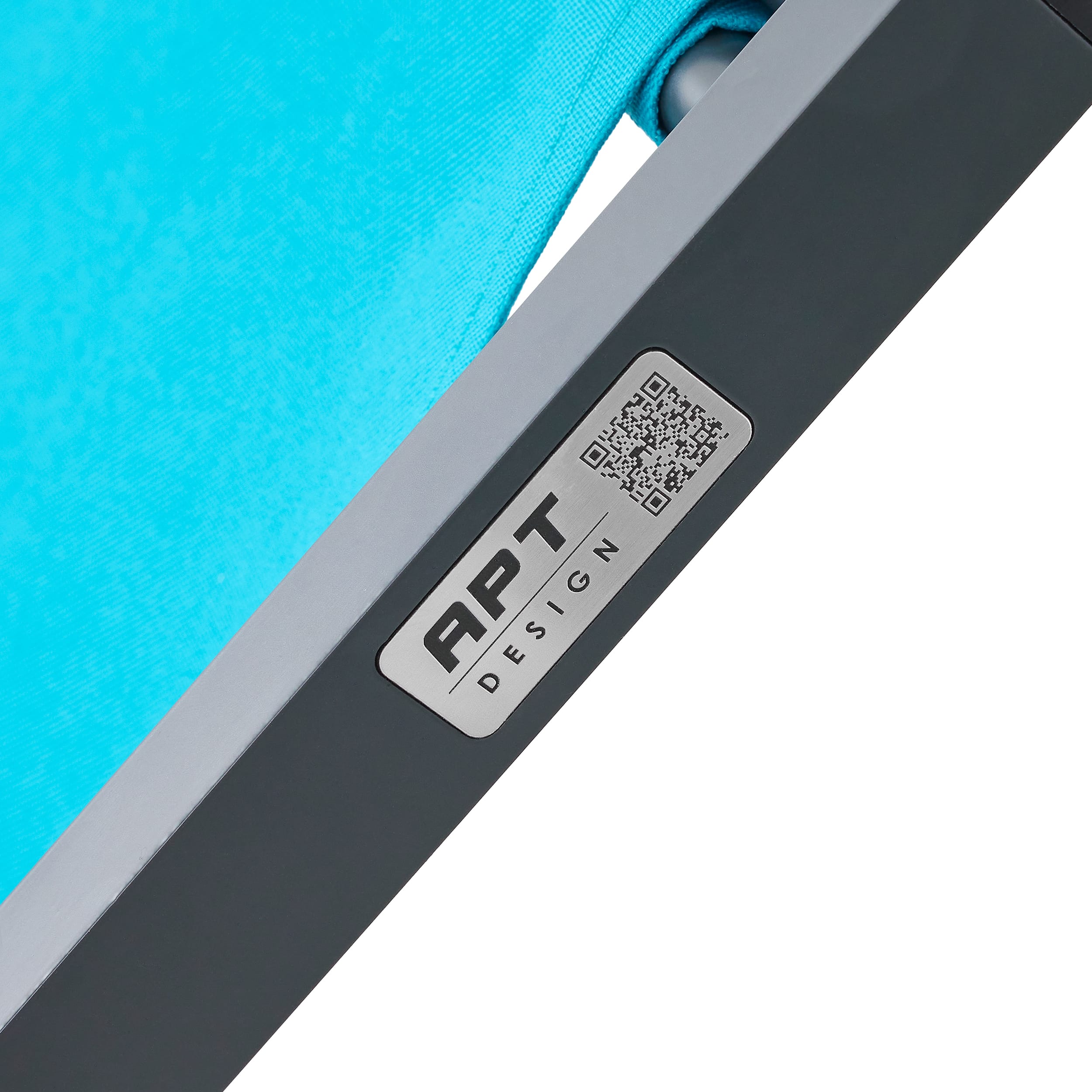 fotografia-produktowa-packshot-w-studio-detal-logo