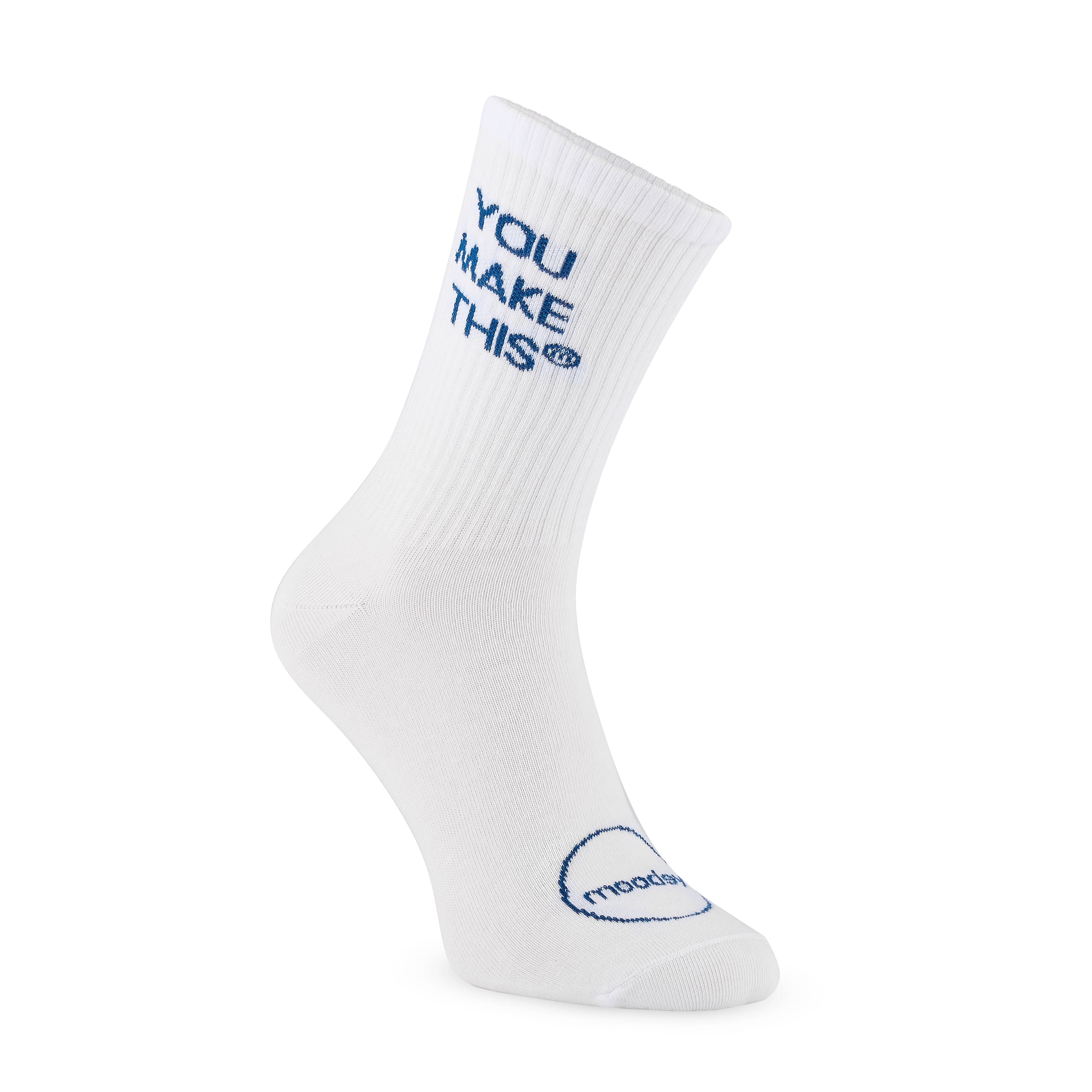 Jak działa manekin typu duch i jak wykonać takie zdjęcia? 3 fotografia-odziez-duch-w-studio-bialy-przod