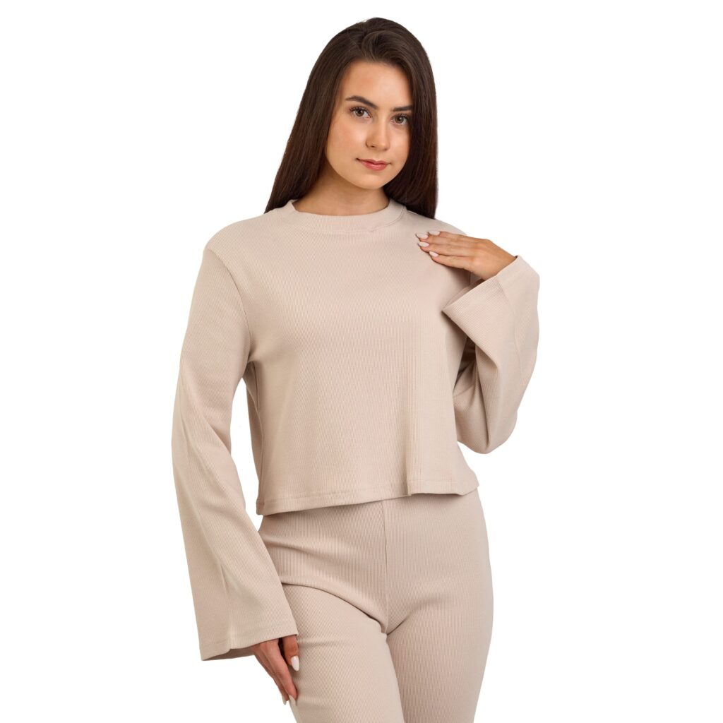 fotografia packshot w studio odziez z modelka 318