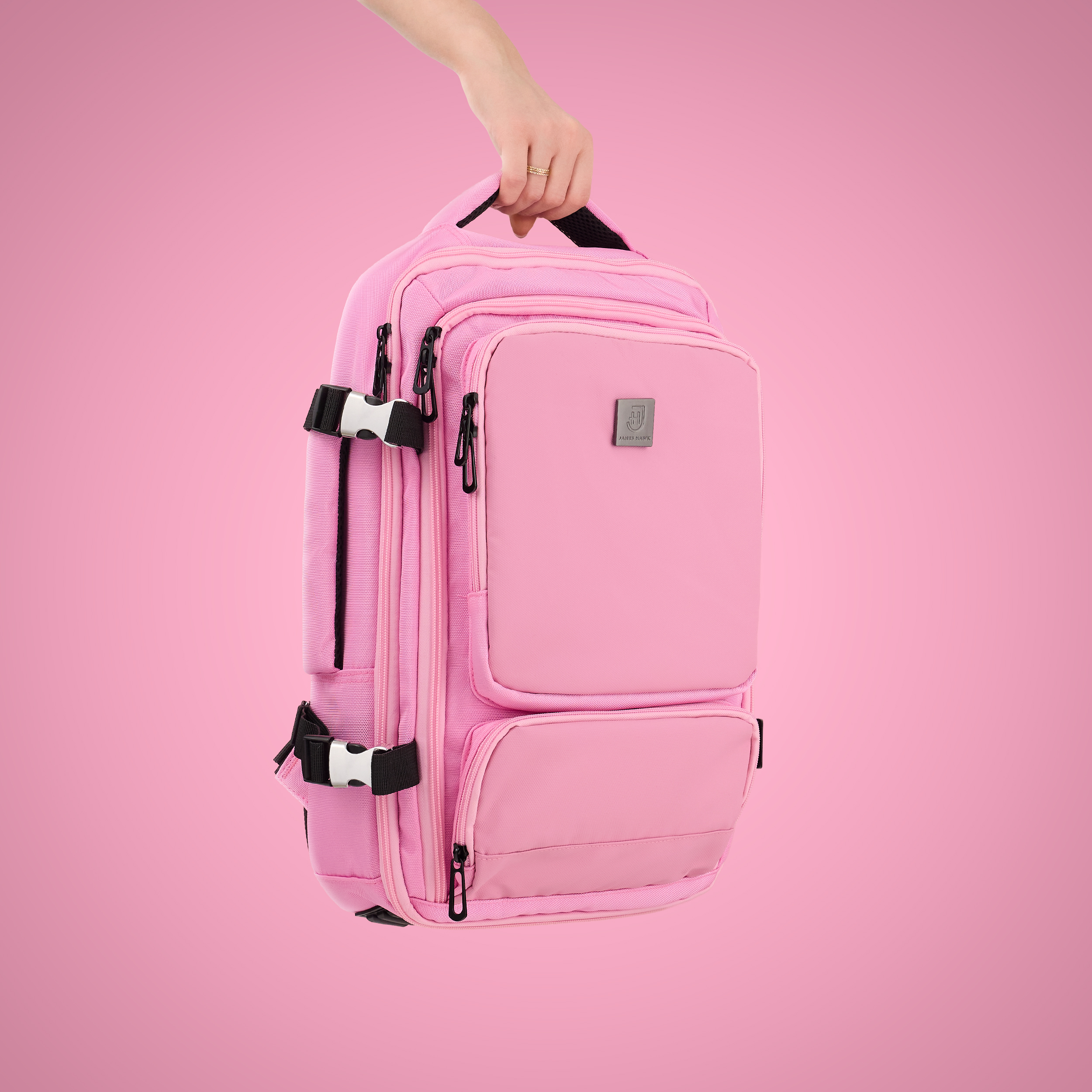 fotografia-reklamowa-w-studio-plecak-pink-aranżacja