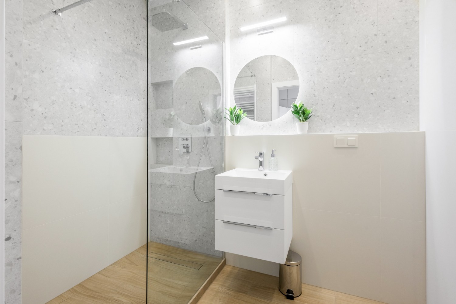 Fotografia nieruchomości Rybnik | Zdjęcia wnętrz 2 Fotografia produktowa
Zdjęcia produktowe
Packshot
Zdjęcia na białym tle
Zdjęcia aranżowane
Fotografia reklamowa
Fotografia odzieży