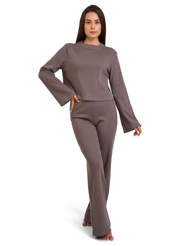 fotografia-packshot-w-studio- odziez-z-modelka-358