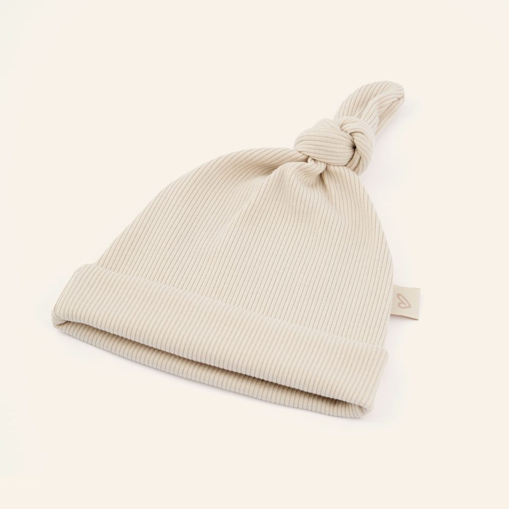 fotografia-produktowa-packshot-w-studio-czapeczka-ukos