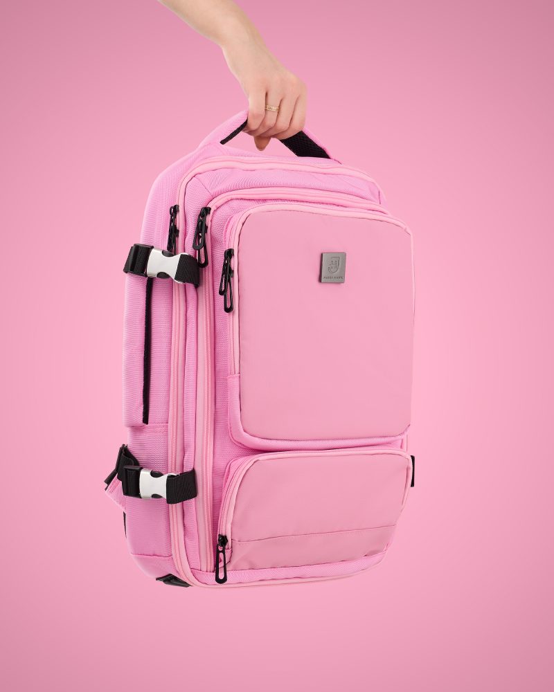 fotografia-reklamowa-w-studio-plecak-pink-aranżacja